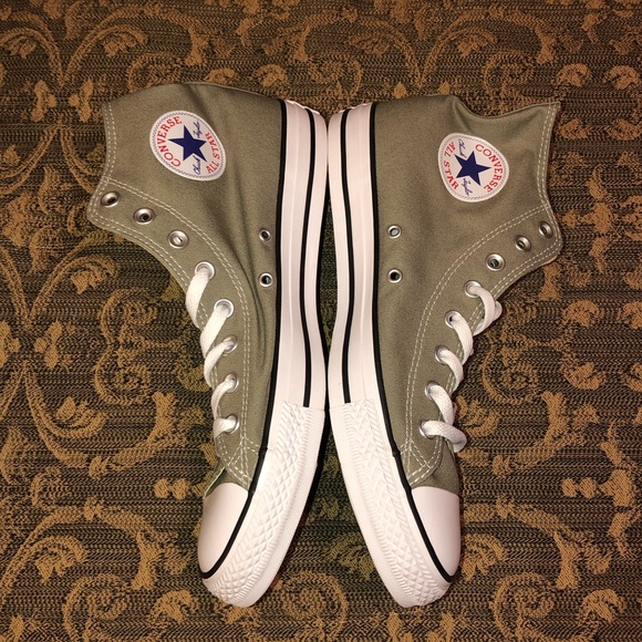 converse dark stucco